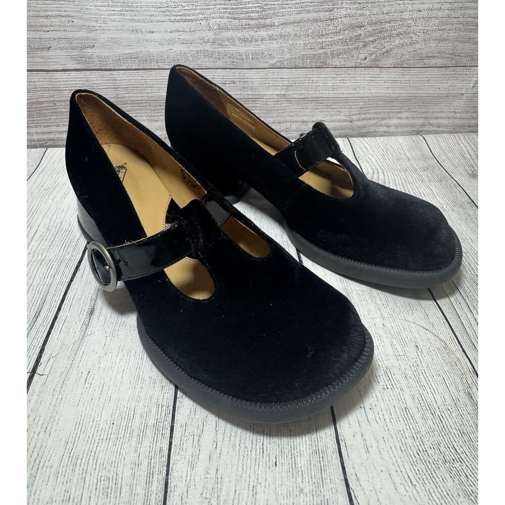 JOHN FLUEVOG  GELLAR VINTAGE  black VELVET SZ. 10.5